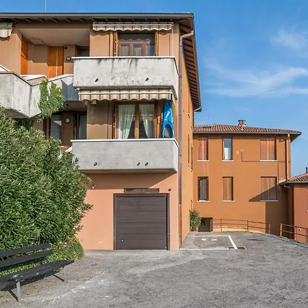 Apartment Guesthost - Spazioso Apt- Accesso Privato Al & Posto Auto