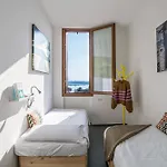 Guesthost - Spazioso Apt- Accesso Privato Al & Posto Auto Daire *