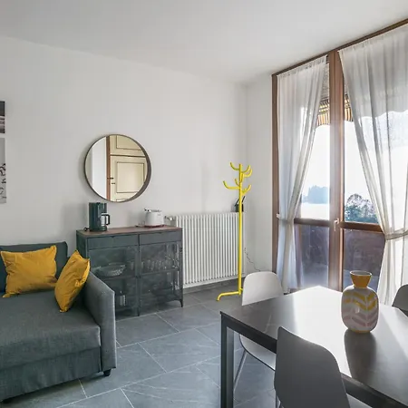 Guesthost - Spazioso Apt- Accesso Privato Al & Posto Auto דירה Pusiano