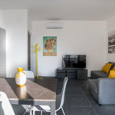 Guesthost - Spazioso Apt- Accesso Privato Al & Posto Auto דירה Pusiano