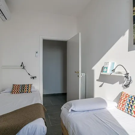 דירה Guesthost - Spazioso Apt- Accesso Privato Al & Posto Auto *