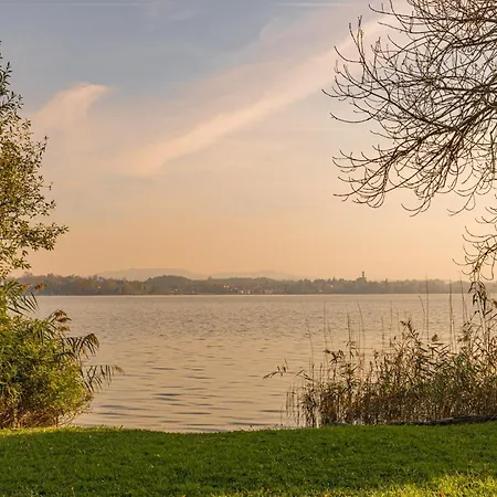 Guesthost - Spazioso Apt- Accesso Privato Al & Posto Auto