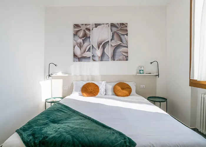 Guesthost - Spazioso Apt- Accesso Privato Al & Posto Auto Apartmán Pusiano