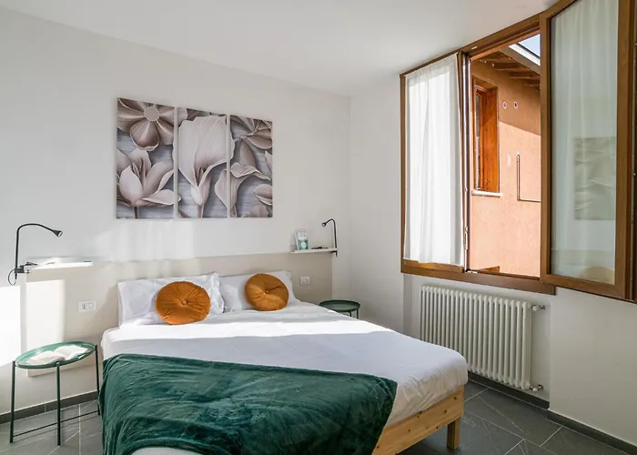 Guesthost - Spazioso Apt- Accesso Privato Al & Posto Auto Pusiano