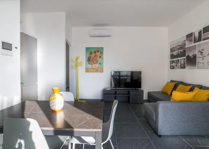 Guesthost - Spazioso Apt- Accesso Privato Al & Posto Auto Апартаменты Pusiano