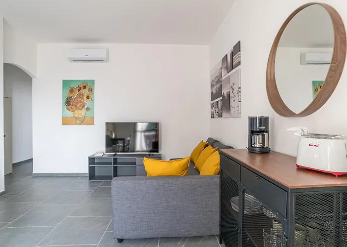 Апартаменты Guesthost - Spazioso Apt- Accesso Privato Al & Posto Auto Pusiano